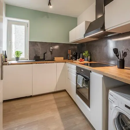 Apartment Flair: Stylisches - Netflix - Basf - Uni Mannheim *