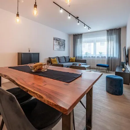 Apartment Flair: Stylisches - Netflix - Basf - Uni Mannheim Ludwigshafen am Rhein
